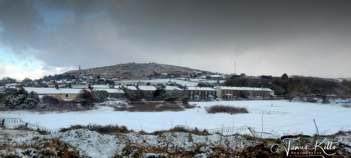 JamesKittoPhoto's tweet photo. A snowy view towards Carn Brea, Cornwall #Cornwall #cornishsnow https://t.co/EpEUEzmwOJ