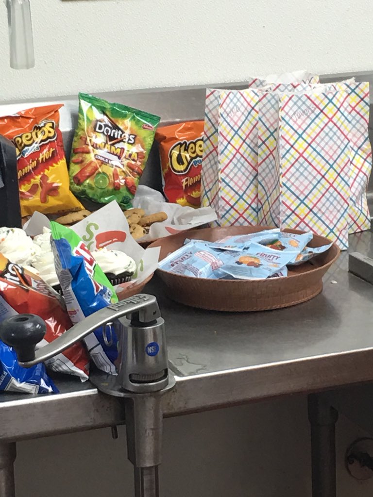 focused1979's tweet photo. Team member appreciation day #chilislove #chilishumbleshowinglove https://t.co/LfG4hw1mvB
