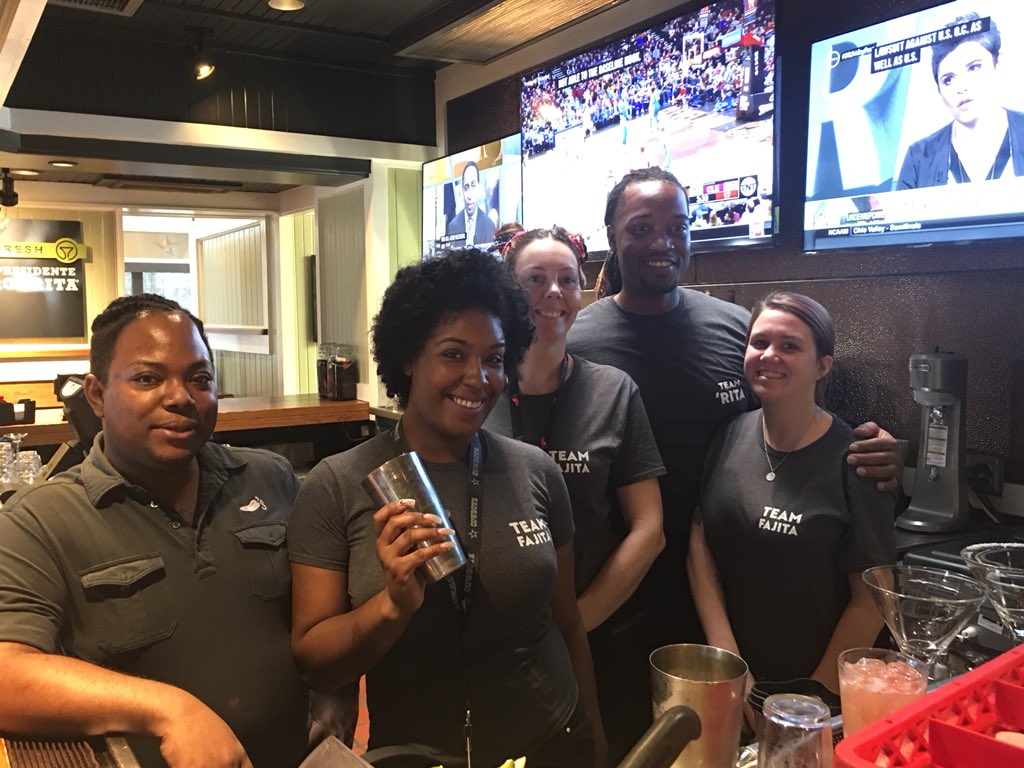 focused1979's tweet photo. Team member appreciation day #chilislove #chilishumbleshowinglove https://t.co/LfG4hw1mvB