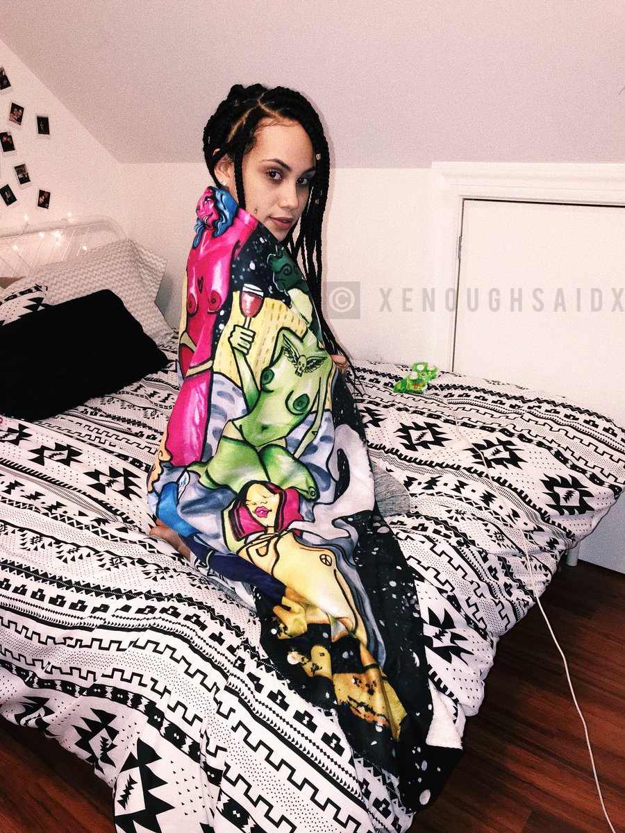 xEnoughSaidx's tweet photo. I put my artwork on some blankets and I’m in love..They’re super cozy too 😩😭💕 who wants one? https://t.co/QOWPw4l3UJ
