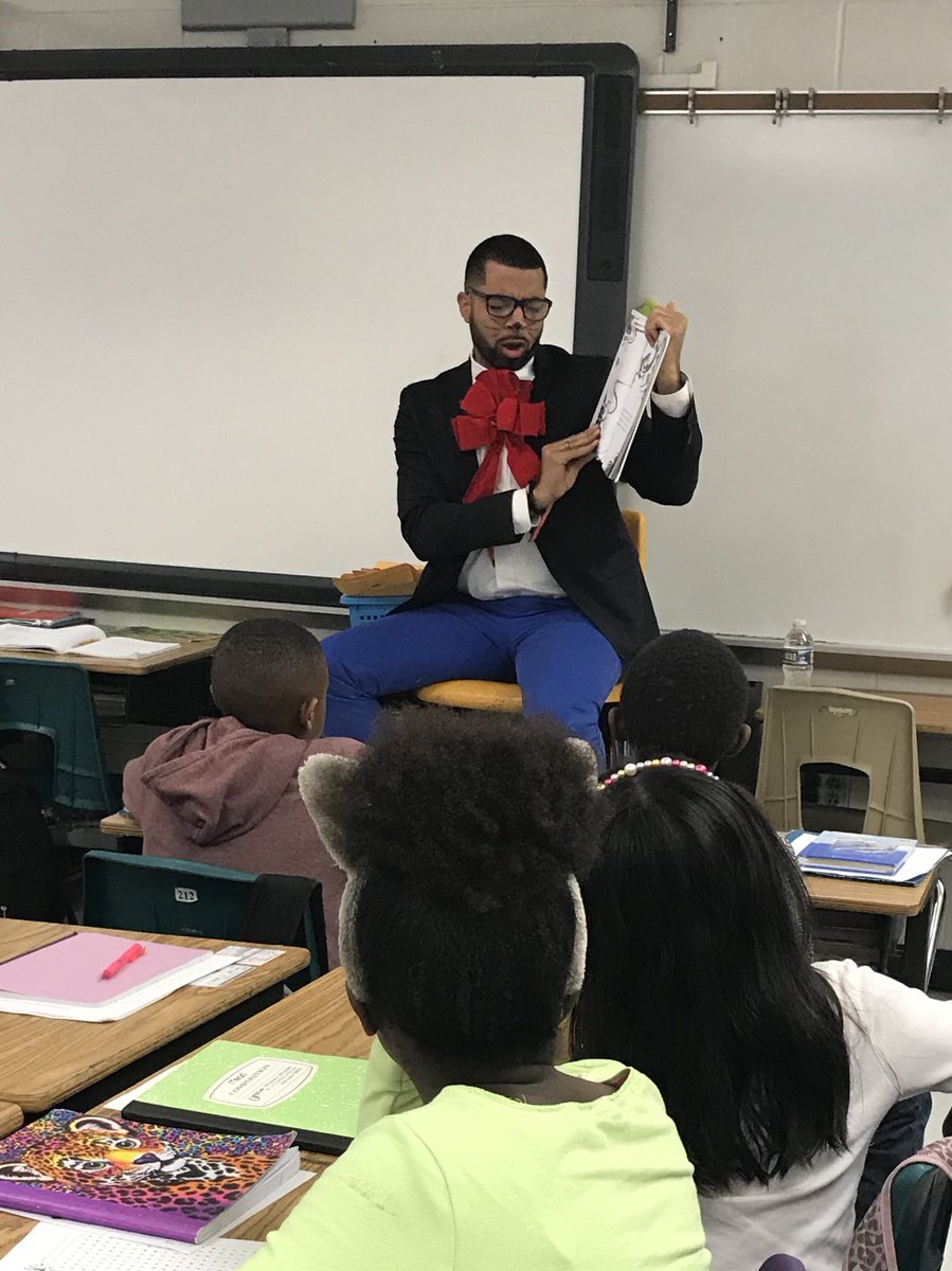 Augusta_Chamber's tweet photo. The Cat in the Hat aka Jonathan Davis read to students at Sue Reynolds Elementary as a part of #ReadAcrossAmerica Day. This annual event celebrates reading on March 2, the birthday of beloved children's author Dr. Seuss. #MakingStudentsMoreSuccessful #AchievingMoreTogether https://t.co/6PaQBMwMSZ