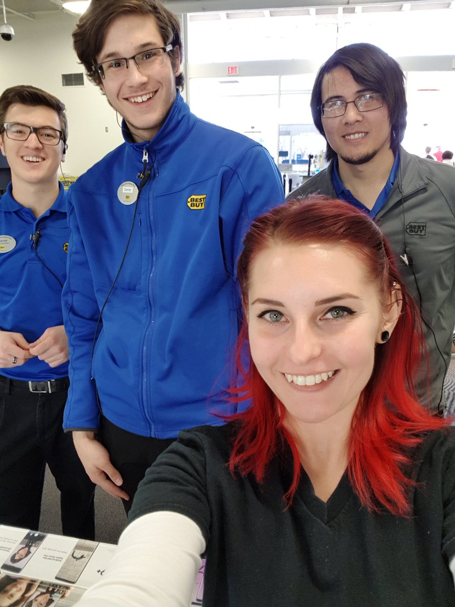 MegganGFSM's tweet photo. Finished my Best Buy reset at #bby210 completed today! Had fun training the team about the #GalaxyS9 and caught them teaching their peers! #knowhowshowhow #dowhatyacant #Samsung #ilovemyjob @Krivs14 @MargaretAReddy https://t.co/hCoBeYEolC
