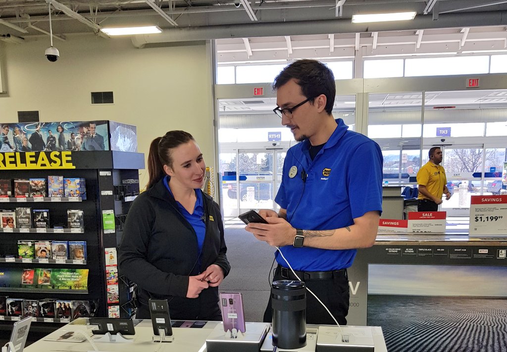 MegganGFSM's tweet photo. Finished my Best Buy reset at #bby210 completed today! Had fun training the team about the #GalaxyS9 and caught them teaching their peers! #knowhowshowhow #dowhatyacant #Samsung #ilovemyjob @Krivs14 @MargaretAReddy https://t.co/hCoBeYEolC
