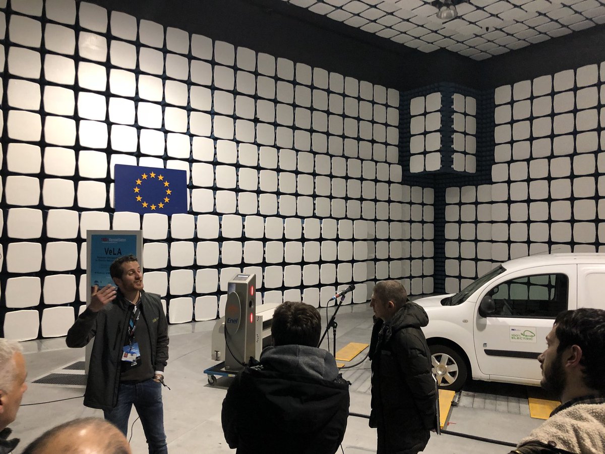 mammanodavid's tweet photo. Ed ecco il gettonatissimo laboratorio VeLA 9 di @EU_ScienceHub, il terzo della #exploreJRC Night experience di #TEDxVareseSalon https://t.co/jkene2l2VG