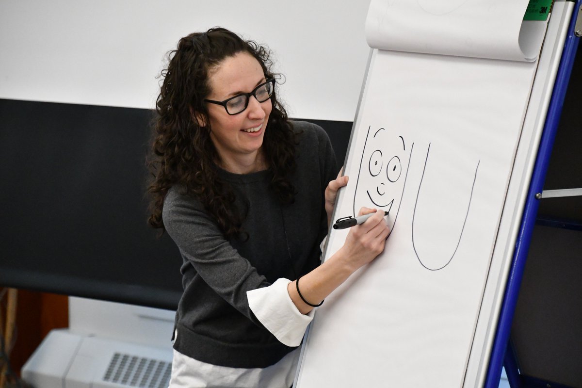 RPCSTweets's tweet photo. This week we welcomed Newbery Honor Award Winner &amp; New York Times bestselling author &amp; illustrator @JamiesonV to campus for a special visit with our Lower &amp; Middle school students. #specialguest #RPCSlowerschool #RPCSmiddleschool #booksigning #RollerGirl https://t.co/NTbL9OUnoO