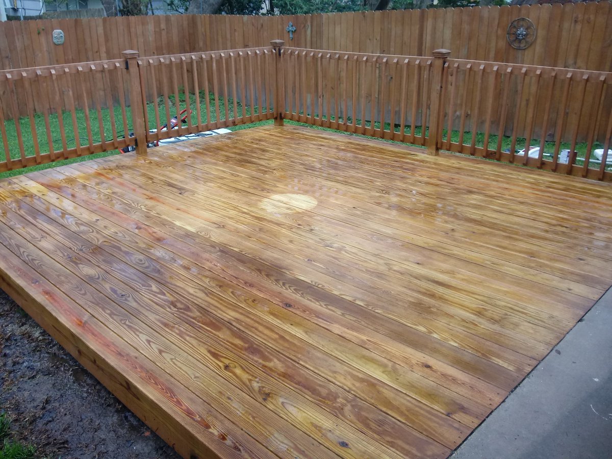 NolaLlc's tweet photo. #beforeandafter #deck #stain #sealer #painting @NolaLlc https://t.co/0OOMHTPJEO