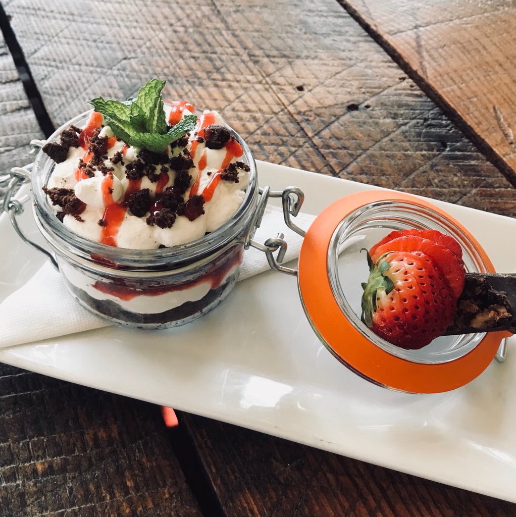 TheSummitRoom's tweet image. Tonight’s dessert feature: Chocolate torte trifle with creme fraiche and strawberry coulis 🍓🍓🍓