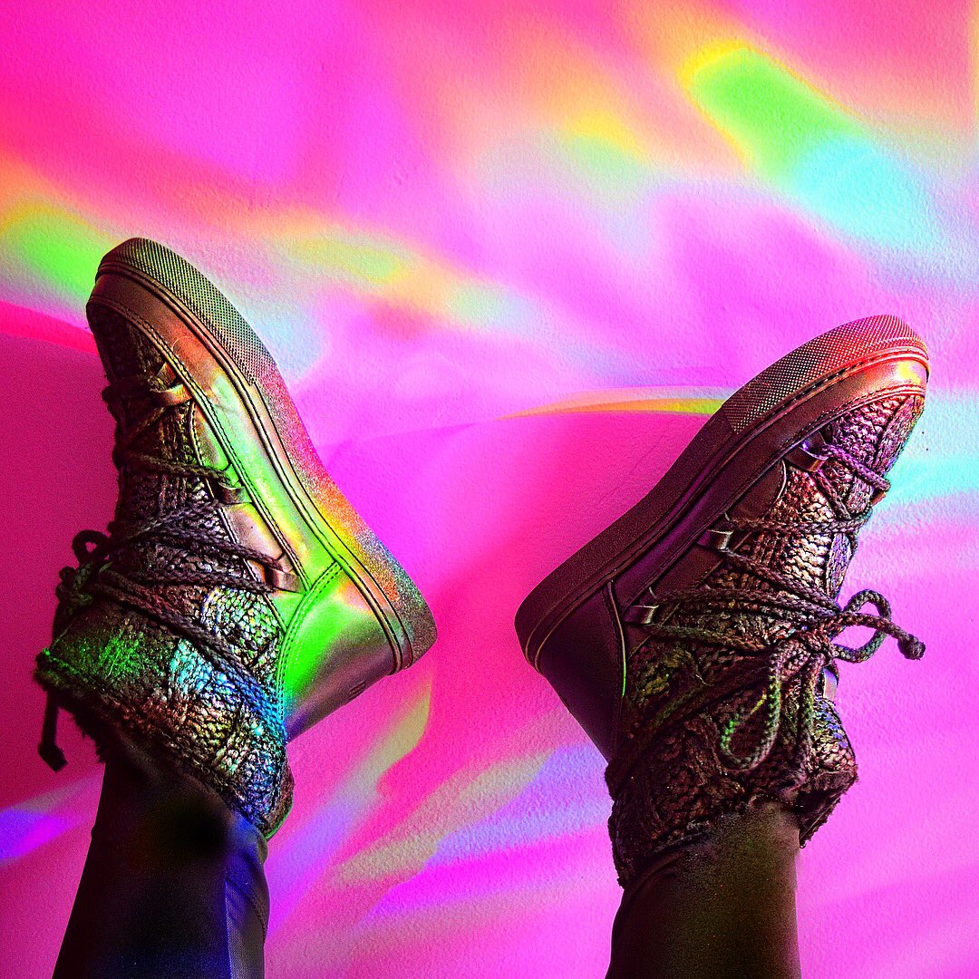 DebraMacki's tweet photo. @inuikii black sneakers are SO chic! 🌈Rainbows courtesy of @rainbowsymphony
#inuikii #sneakers #rainbow #rainbows https://t.co/PCGopNwdWa