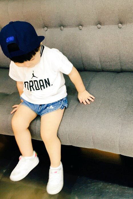 huddylilx's tweet photo. Anne fotoğrafımı çek diye tutturunca ben de hemen çektim 😂 Abisiyle oyun oynadıktan sonra baya yoruldular..
İyi Geceler~ 😍 #DoYeri #DoLehun #DoLuna #DoKyungsoo https://t.co/1CDocwmlAg
