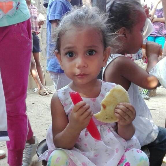 juntosportivzla's tweet photo. Una #GoticaDeCariño para los niños de la parroquia San Benito municipio Cabimas. #JuntosPorTi https://t.co/MGEXeOyWmg
