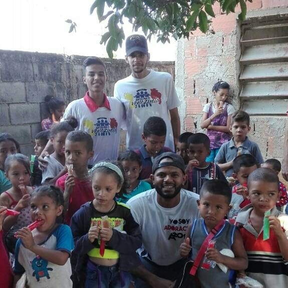 juntosportivzla's tweet photo. Una #GoticaDeCariño para los niños de la parroquia San Benito municipio Cabimas. #JuntosPorTi https://t.co/MGEXeOyWmg