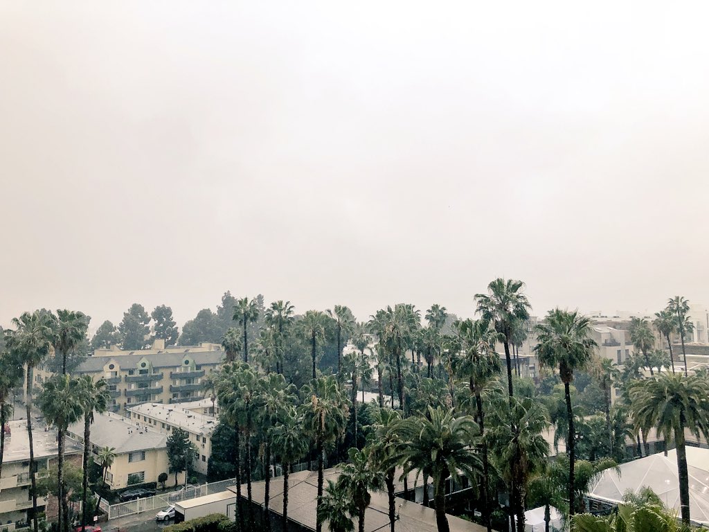 #Oscar preps underway on a super soggy Friday. 🌧☂️