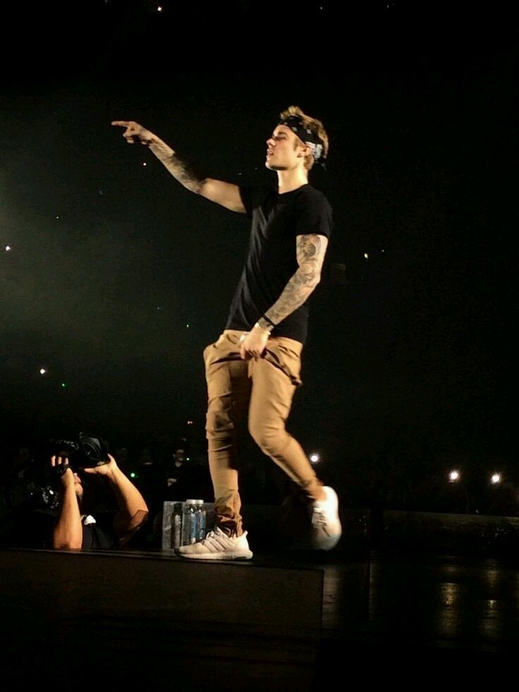 JBfollowhelp066's tweet photo. 💜HBD @justinbieber 💜
Hope ya a new year fullied with happiness and laughs, and we "beliebers" we're and will be always there for ya💜
--RT AND REPLY YOU ANSWER ON THE 4 PIC. LETS SEE HOW MANY REAL BELIEBERS ARE THERE--
@JDBVoteSpree @JBFollowHelpFIN https://t.co/o8XHio4aqm