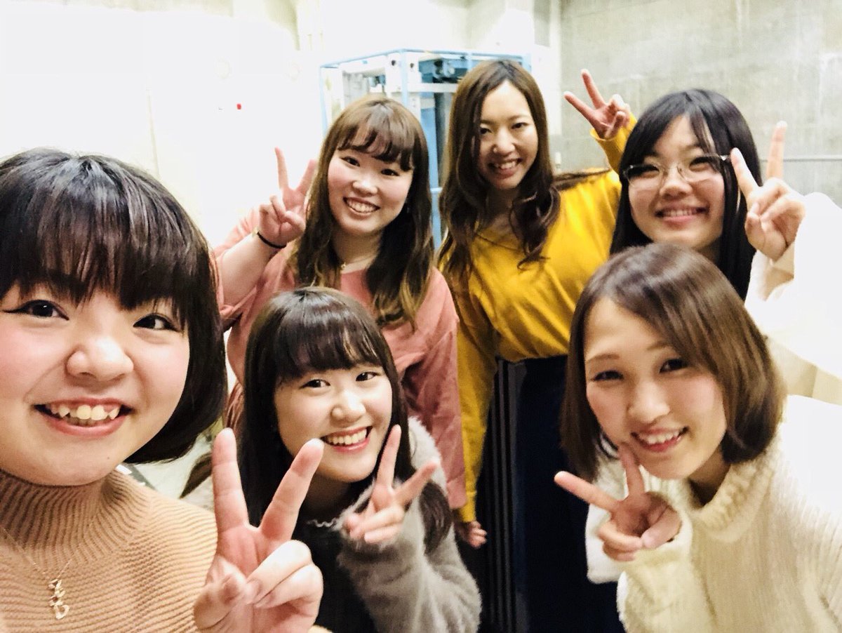 figaro_beru's tweet photo. なによりお姉様方と会えたこと!!みんな、私が1年生のときの4年生。今の1年生と9歳差くらい。みんなでジェニファーさんの娘ちゃんに遊んでもらった(*ﾟvﾟ*)💓 https://t.co/wmh61rTjW9
