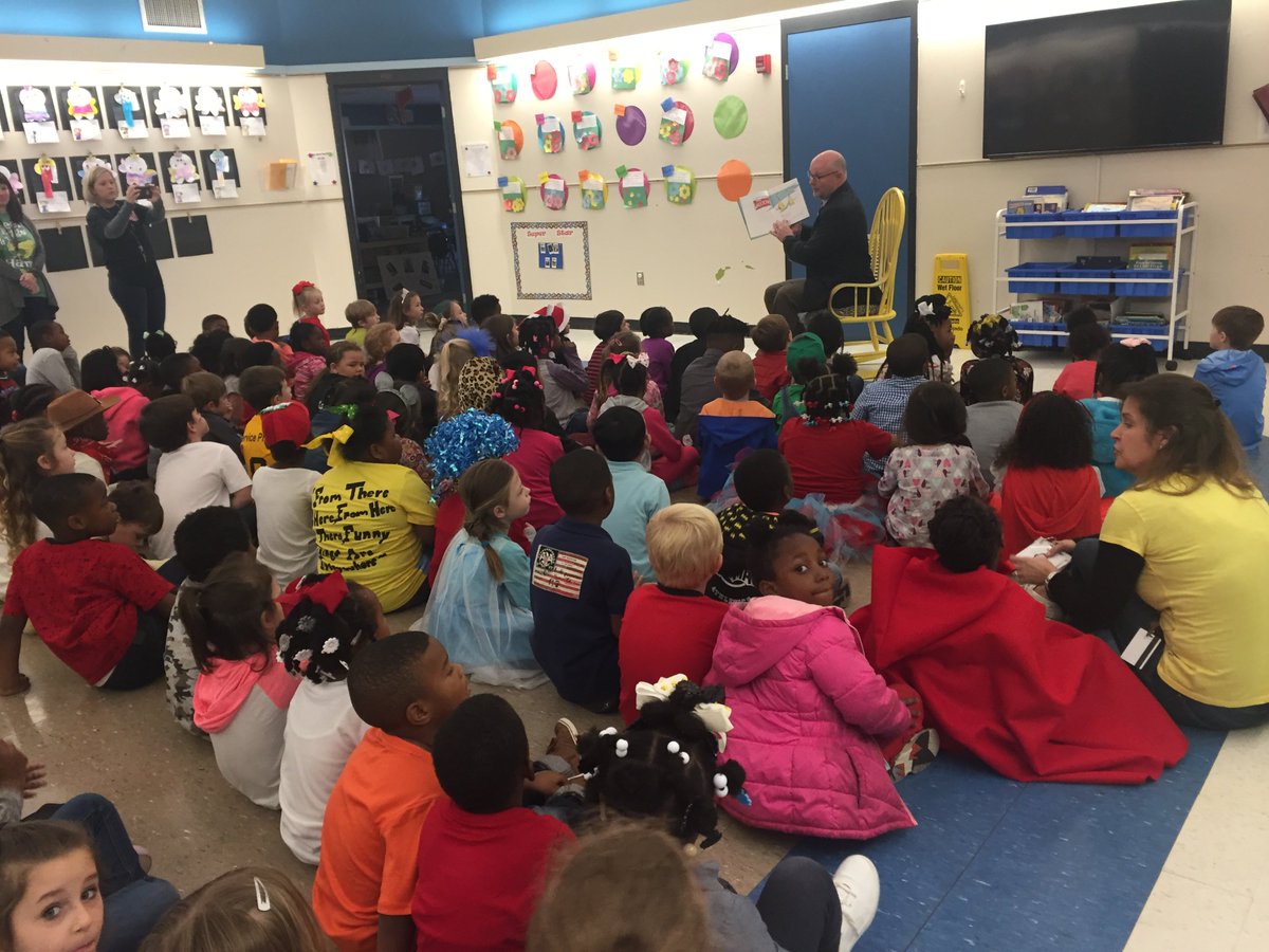 aslilly's tweet photo. That’s a wrap Friday! Our day started out with Dr. Cooper reading and ended with a character parade! Little Red Riding Hood was spotted! #JimPearson #kg https://t.co/nCgseR1aJY
