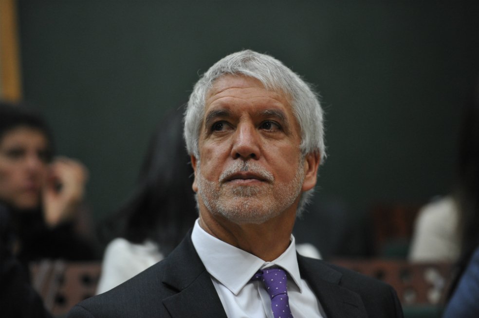 elespectador's tweet photo. Enrique Peñalosa, premiado en Estados Unidos por su gestión como alcalde. https://t.co/ZBiEQjchif https://t.co/SXw0OfJ8wl