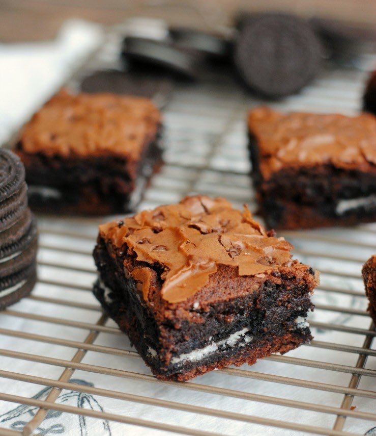 StephenAsFood's tweet photo. . @StephenAmell as Oreo Stuffed Brownies https://t.co/XDaRczUkC1