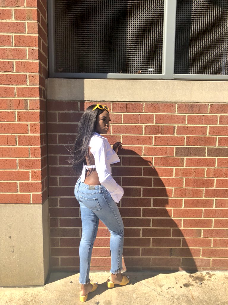 bsquiat's tweet photo. I come alive in the.... day time? #heyfefes #ciaa2018 https://t.co/tt661qtxIN