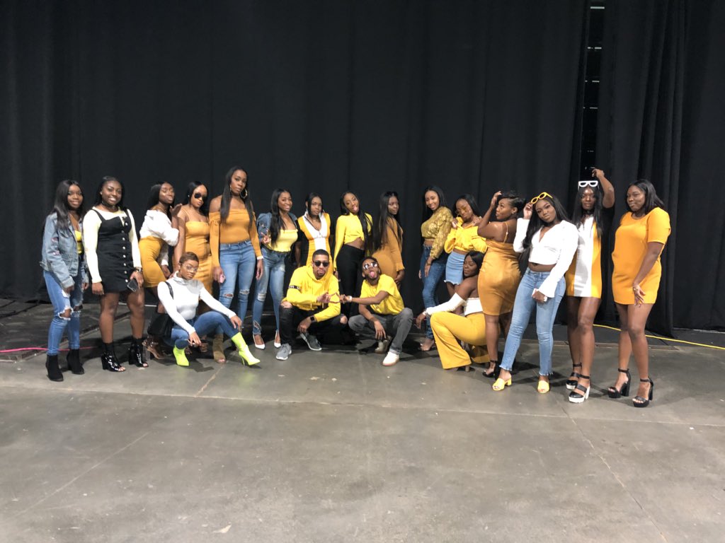 bsquiat's tweet photo. I come alive in the.... day time? #heyfefes #ciaa2018 https://t.co/tt661qtxIN