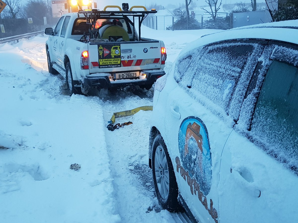 partypicsie's tweet photo. Big thanks to the emergency crew in @Fingalcoco for getting me unstuck and clearing my way with a JCB. #AngelsInHiViz #StormEmma https://t.co/nKxDp42MgT