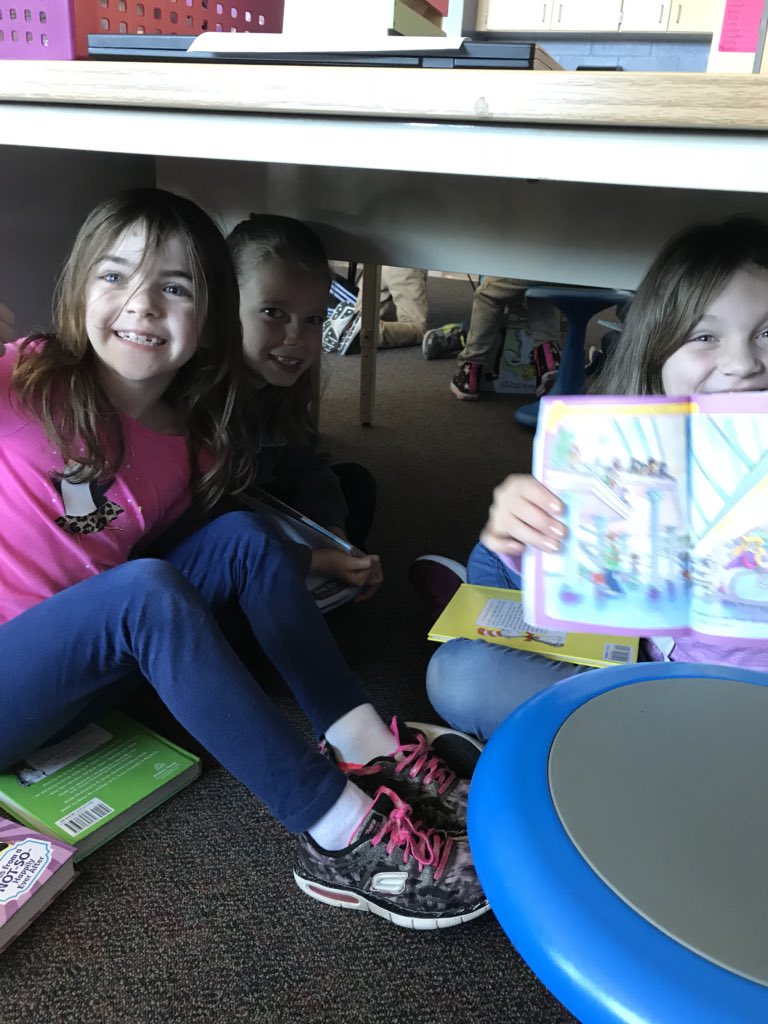 BrunkersBunker's tweet photo. We loved sharing our favorite books from home with our friends today! #ReadAcrossAmerica #WeLoveBooks @BrierCreekES https://t.co/cmdQ2DKKdf