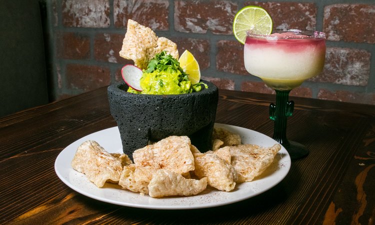 It's Friday! Get your weekend started right with some Luna Guacamole and a Sangria Lunarita. #lunamex #sanjose #mexicanfood #sanjosefoodie #margarita #guacamole