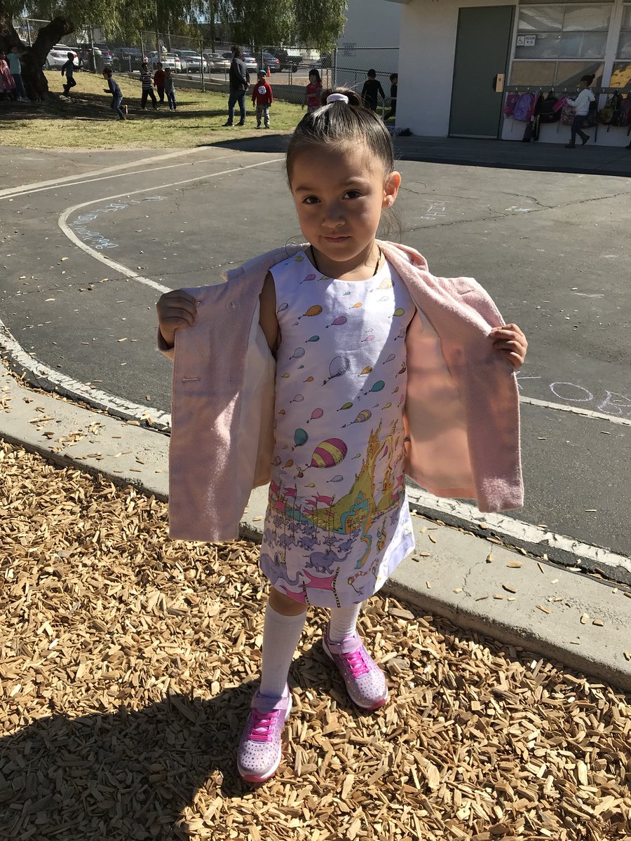 RosaMozo_'s tweet photo. ✨ “You can find magic wherever you look. Sit back and relax, all you need is a book.”  📖✨- Dr. Seuss @ADES_SMUSD https://t.co/3c1Dq9DNxw