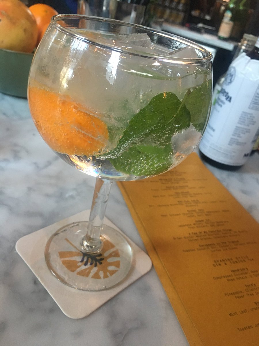 iamfourfox's tweet photo. Props to @ProxiChicago for this lovely #cocktail called the #sipsmith👌🏻👌🏻 https://t.co/l1cYAs1bwB