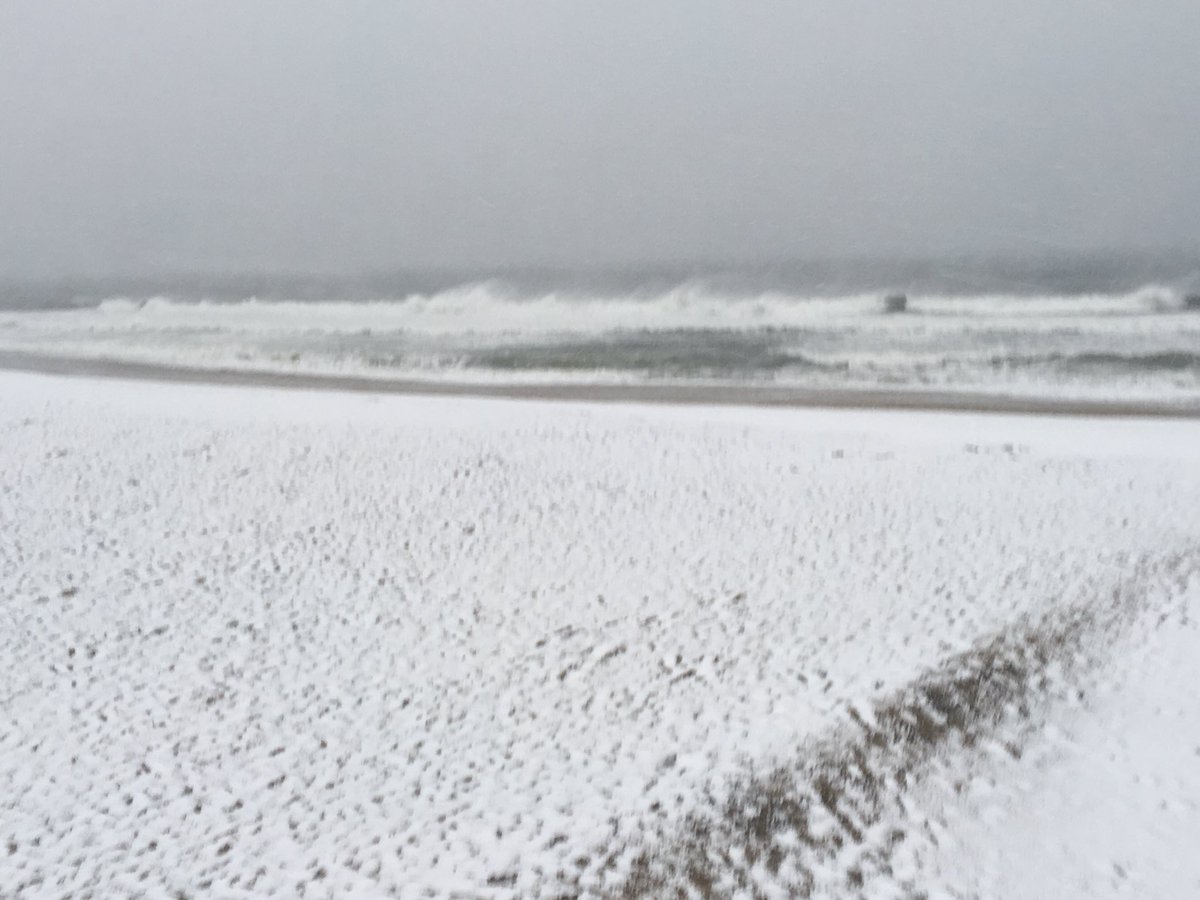 LochArbourBeach's tweet photo. Current conditions-NW wind 30-35mph w higher gusts &amp; snow. Next high tide 748pm. #NorEaster @JSHurricaneNews @JamesGWeather @GarySzatkowski https://t.co/lIfFfNZmKe