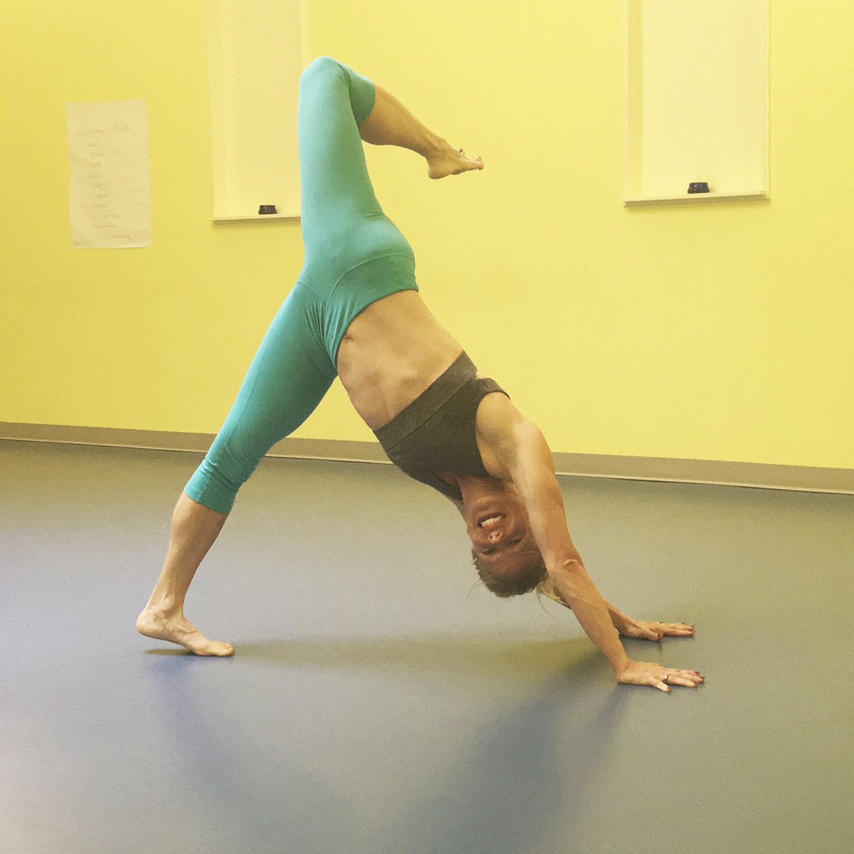 spirapoweryoga's tweet photo. Weβre all #smiles here at @spirapoweryoga today because weβve got that #FridayFeeling π Does anyone have fun plans for the weekend?
#Happy #WeekendVibes #SeattleFit #SeattleYoga #HealthyLifestyle #HealthyLiving #LocalSeattle https://t.co/pshkSlLMJX