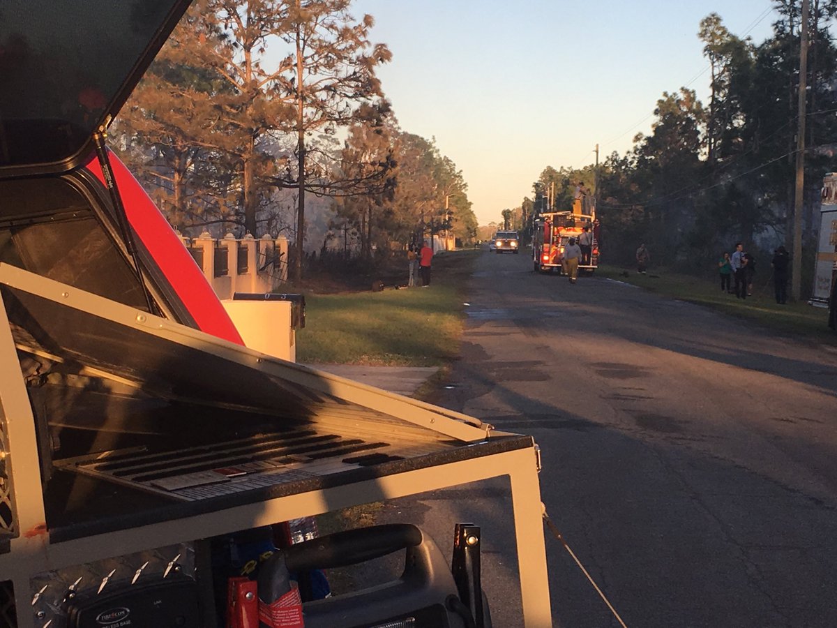 News13JeffAllen's tweet photo. Firefighters say wildfire in #Wedgefield community now 80% contained. 40 acres - smaller than they originally reported. No major structural damage but firefighters say flames moved fast - within feet of homes. @MyNews13 https://t.co/qkDZbKoTgb
