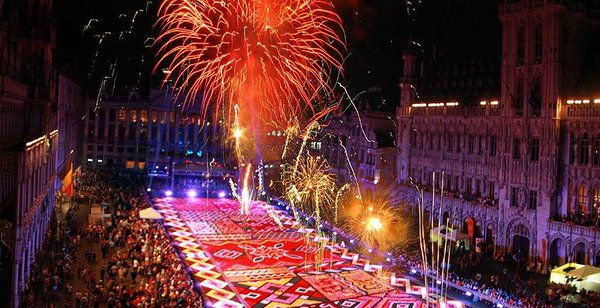 euro_tour's tweet photo. 🇧🇪ブリュッセル、２年に一度の『グランプラスのフラワーカーペット🌺』8/16～19　フラワーカーペットの大きさは75mｘ24mの1800平方メートル。1平方メートル当たり300、計60万もの生花が使われます♪
https://t.co/pkrSSB1Gji
➡ベルギーのホテル：https://t.co/okgonOHUKI https://t.co/akyxulz41j