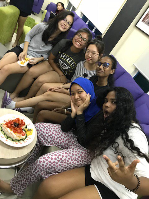 Rosebery_House's tweet photo. First we made sushi cake.  Thank you to Miss Masako and her friends. https://t.co/p2fxOnw93I