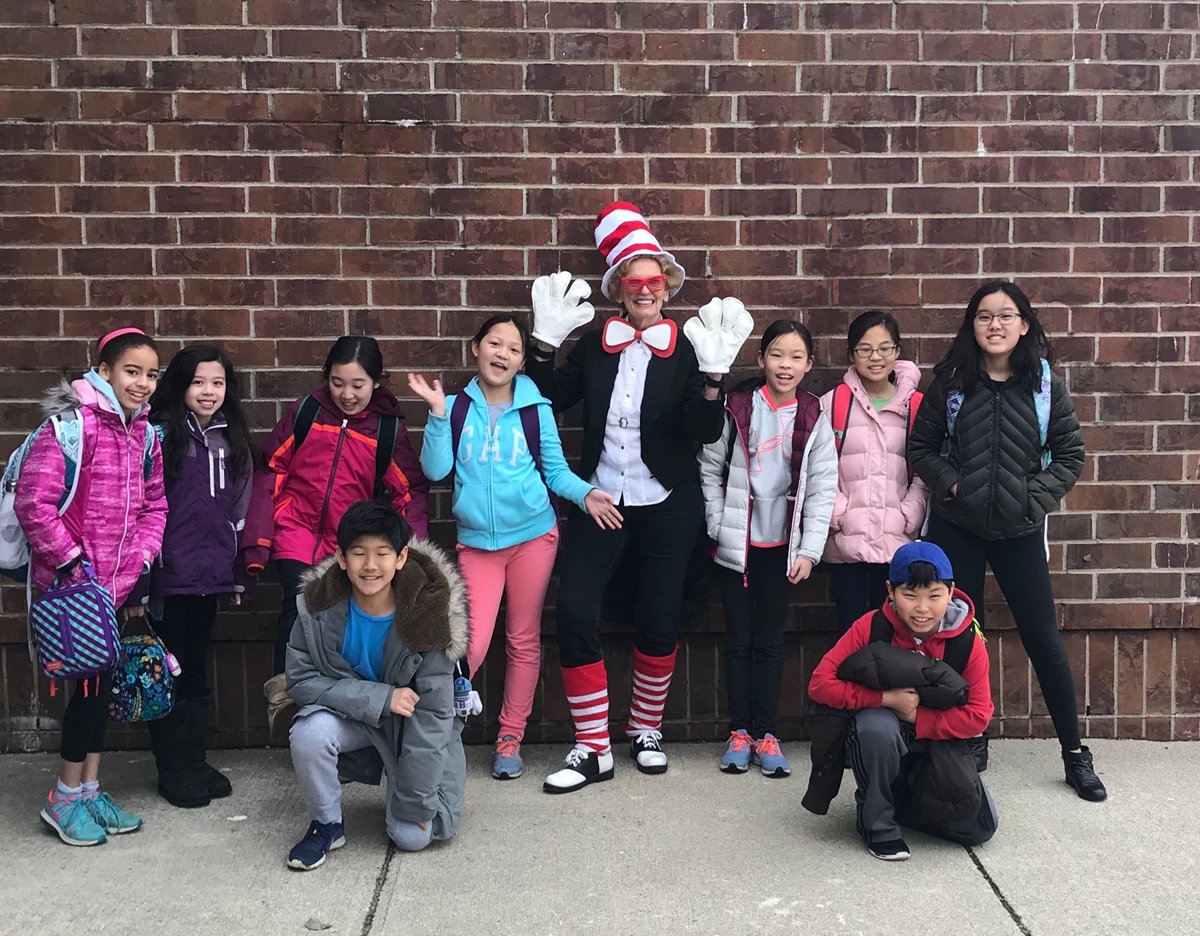 mrspalone10's tweet image. The Cat in the Hat stopped by for Read Across America week! @dreDCSD