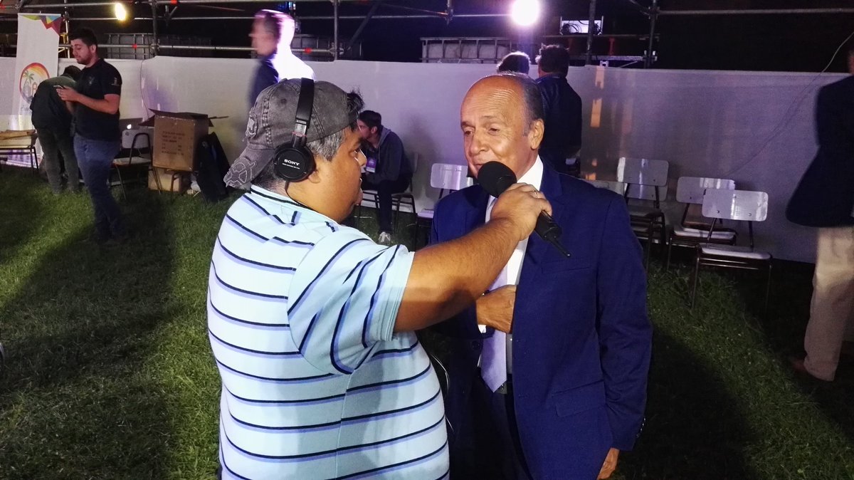 radiolledo's tweet photo. Así se vive la primera noche final del #FestivaldeSanJavier por las antenas de @RadioAmigaTalca #MagicaFM 89.5 y online vía @EnLineaMaule https://t.co/uA4m4ZCqYZ