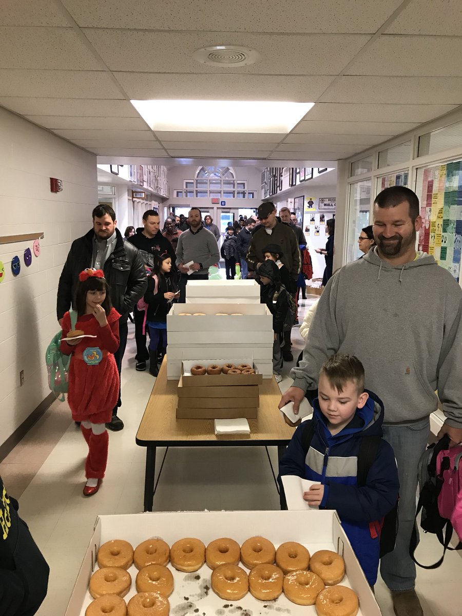 HZNElementary's tweet photo. Great times at Donuts for Dads this morning!   Thanks to our PTO and volunteers for making this a such a popular event! https://t.co/28uQtOSoXy