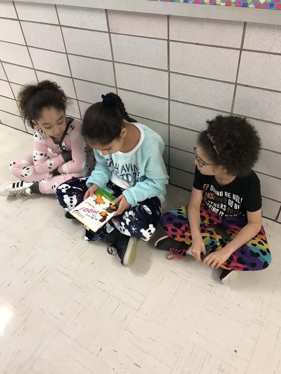 Class 2-332 had a great time celebrating Dr. Seuss’s birthday today with 5th grade friends in class 5-305!! 📚 📚🎉💙#76learns #ReadAcrossAmerica2018 #DrSeussDay <a href="/TBerger76Q/">Mrs. Berger</a> <a href="/MrsTserbis76/">Mrs. Tserbis</a>