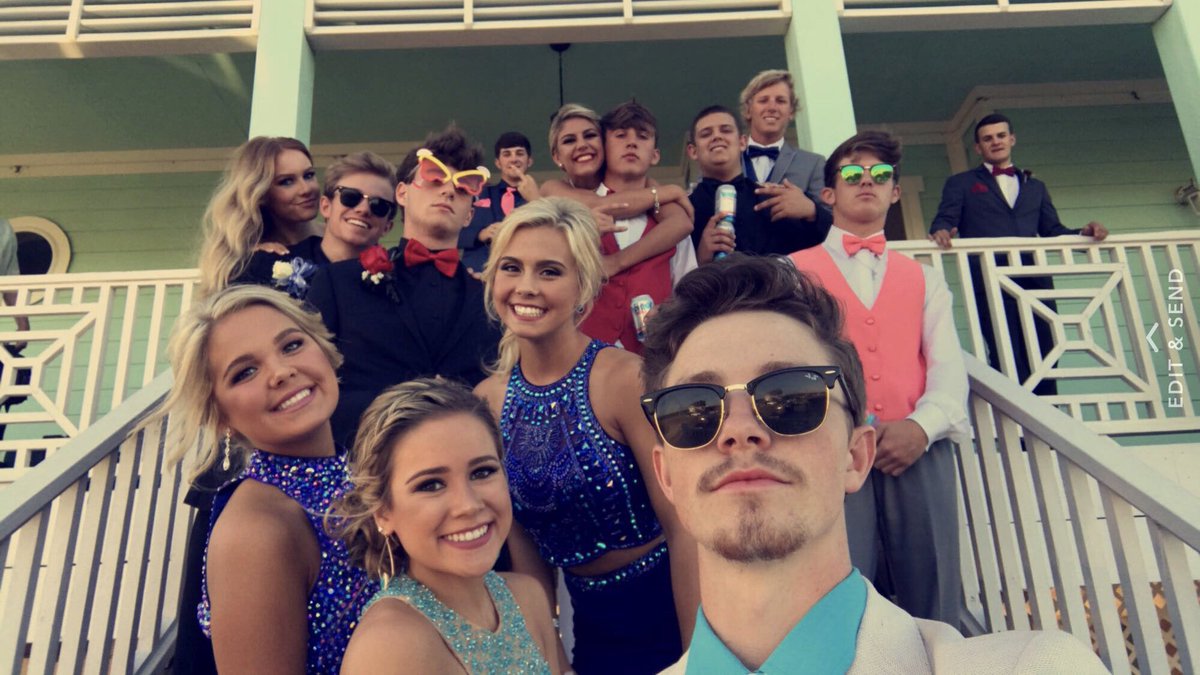 cody_rambin_'s tweet photo. Happy Birthday Dejaney‼️ Miss you and #prom17 🎉🎈 https://t.co/A82vTheF4F