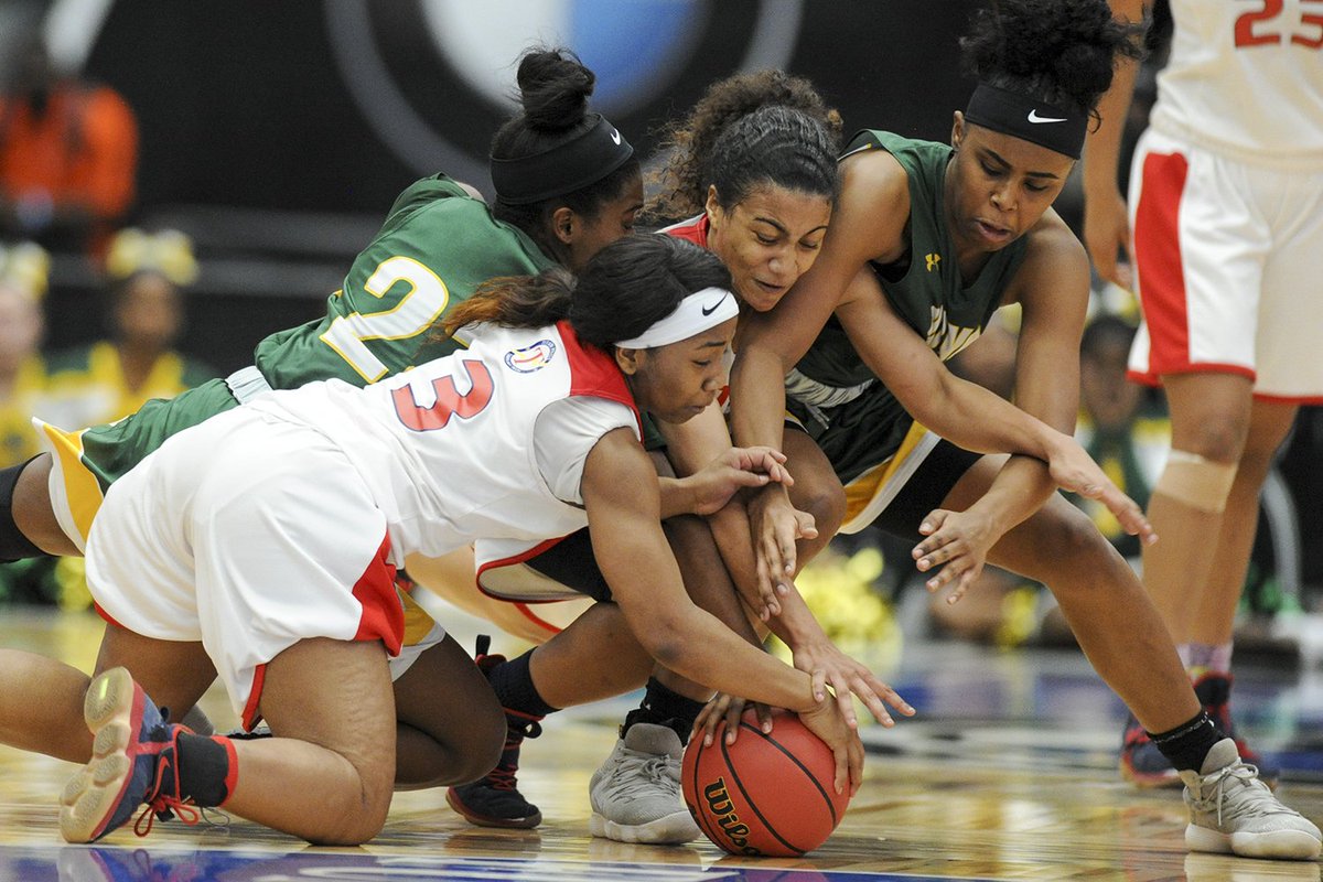 .@TBTechHS goes down 41-46 against <a href="/NovaHigh/">Nova High School</a> in their #girls class 8A semi. @TBHomeTeam <a href="/TBTimes_Photo/">Visuals by Tampa Bay Times</a> #FHSAA