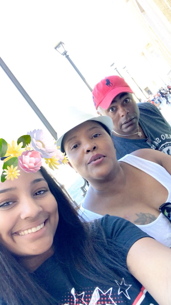 L E X 🌹 tweet media