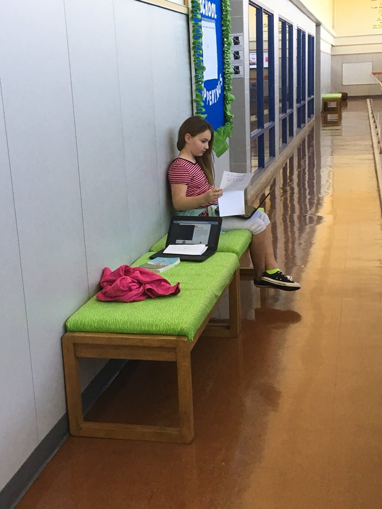 hshaw2011's tweet photo. Celebrating #ReadAcrossAmericaDay #CurtisES #Whywisd https://t.co/VMdit00kjD