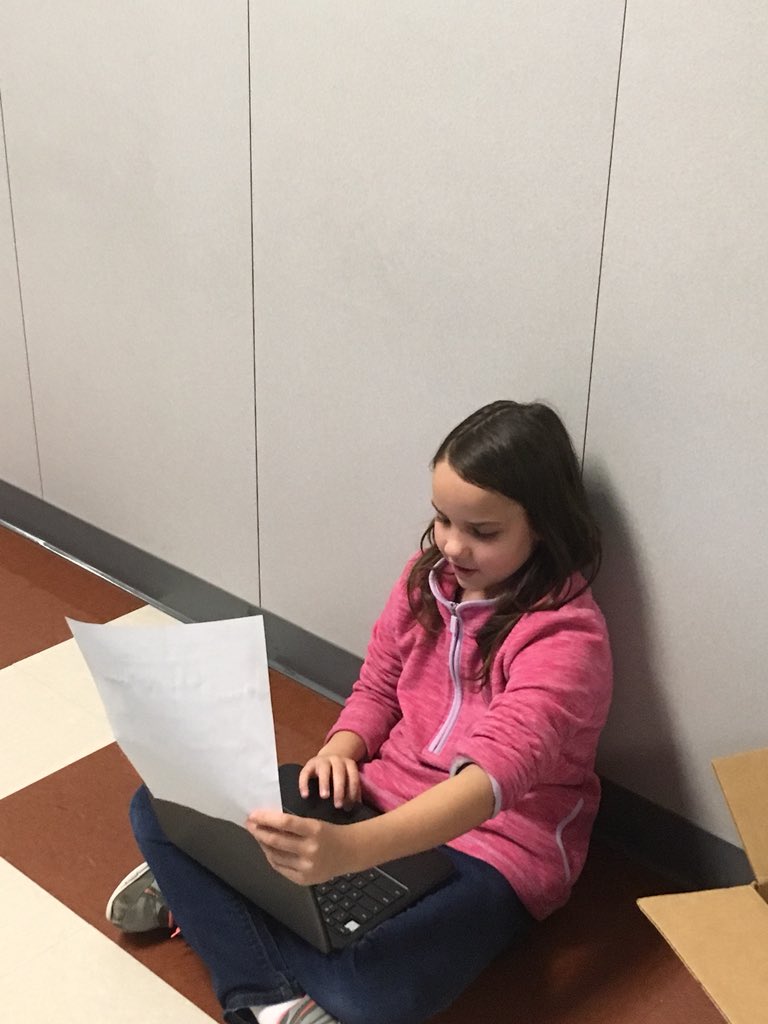 hshaw2011's tweet photo. Celebrating #ReadAcrossAmericaDay #CurtisES #Whywisd https://t.co/VMdit00kjD