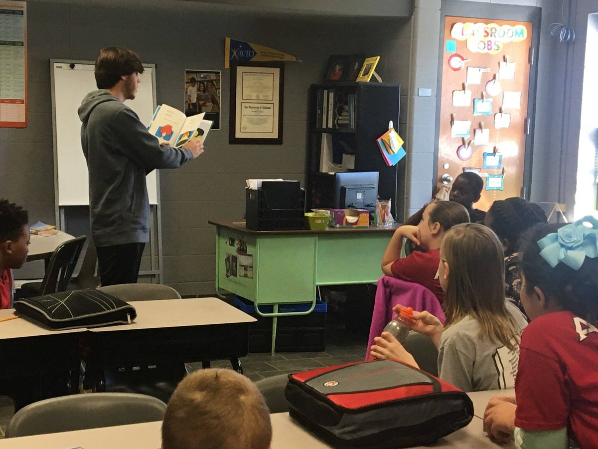 mrsj_green's tweet photo. Today you are you! That is truer than true! There is no one alive who is you-er than you! Dr. Seuss
We love guest readers from SHS! #WEREADBIG
@SCSAggies https://t.co/rwuS2XPaov