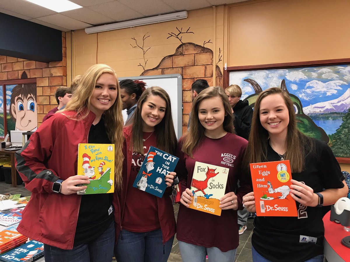 mrsj_green's tweet photo. Today you are you! That is truer than true! There is no one alive who is you-er than you! Dr. Seuss
We love guest readers from SHS! #WEREADBIG
@SCSAggies https://t.co/rwuS2XPaov