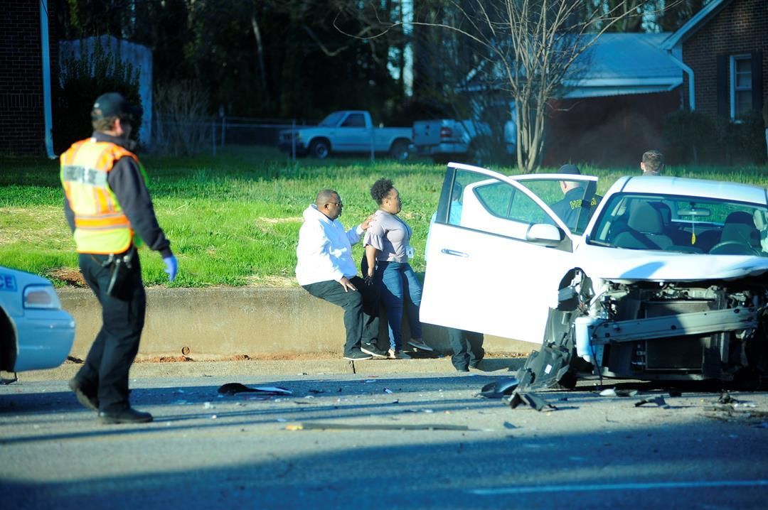 48Traffic's tweet photo. FIRST ALERT: Accident at Oakwood and Pulaski Pike slowing traffic >> https://t.co/X207FLlOuI https://t.co/cm7HXKVmqW