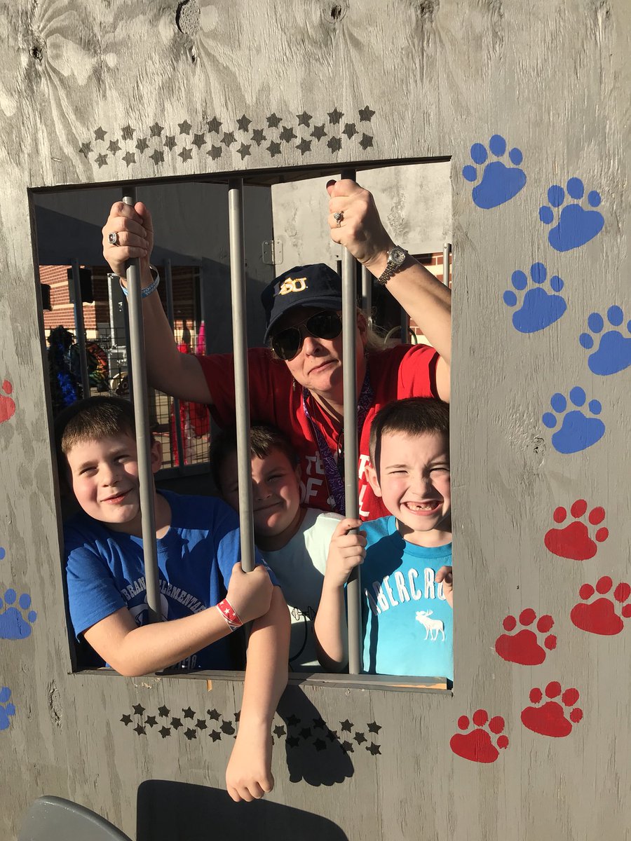 MrsMolsberry's tweet photo. Come on out to the BBE Tex Fest 5:00-7:30 pm tonight! #texfest @bearbranchelem @BBESPTO https://t.co/HozP759p8c