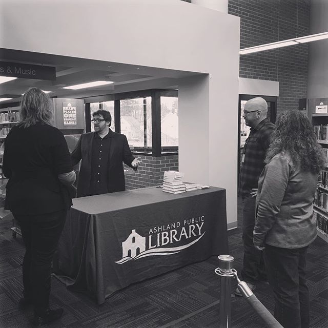 beccalikesrocks's tweet photo. You’re stepping in your drool, babe. #fanboy #readyplayerone #erniecline #booksigning #ashlandpubliclibrary @ernestcline https://t.co/HhBQ5hZMU8