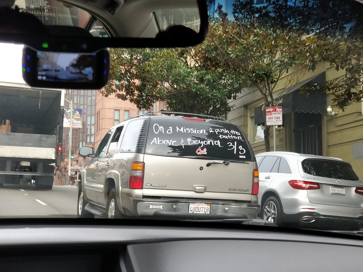 paavo_s's tweet photo. The things you see driving around San Francisco :) https://t.co/EvAF59KMSd