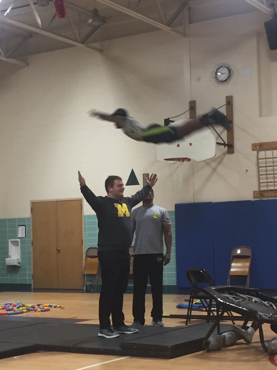 POchnikowski's tweet photo. Enjoyed watching the talented kids from the Milwaukee Flyers. They performed today at @tosaschools Madison Elementary. @MadMustangPride @philertl https://t.co/r6TcKbftcA