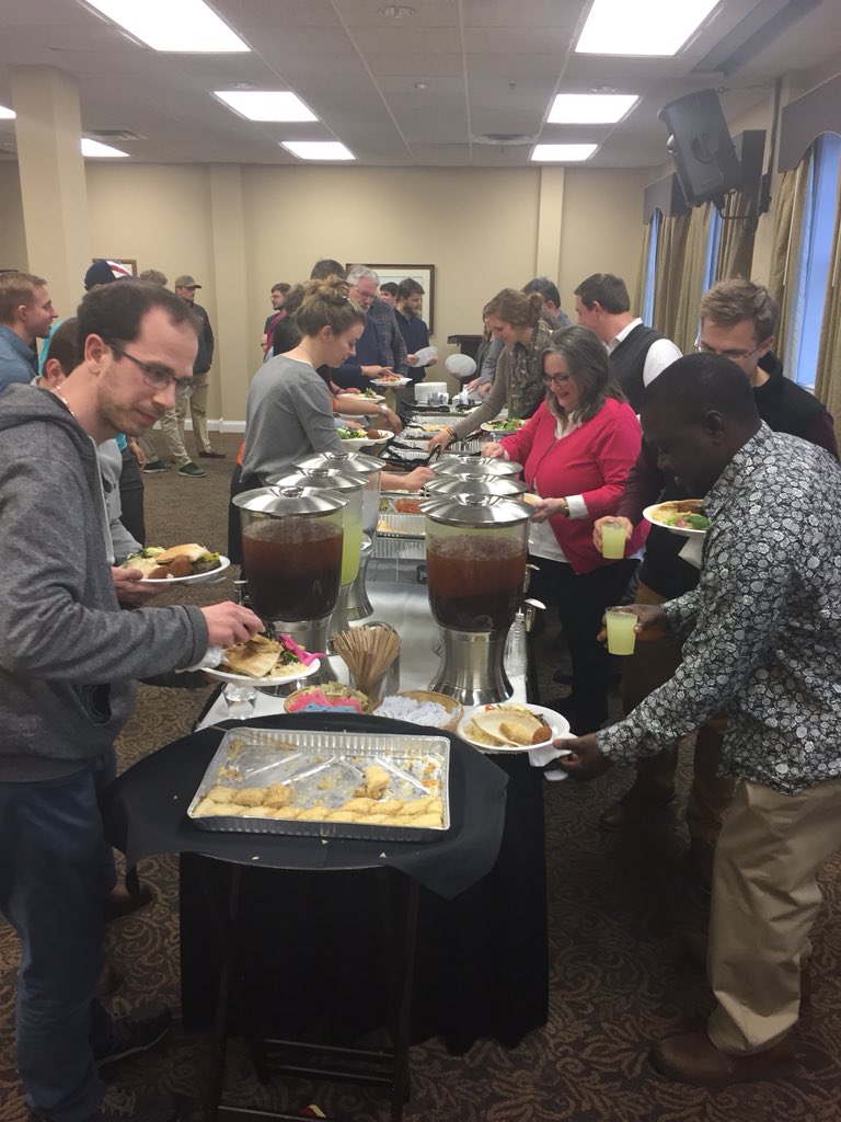 al2ostaz's tweet photo. Before we listen, we have to eat, you know. 
Delicious shawarma, hummus, and lots of Mediterranean options. 

#AcademicLectures. 

This is exciting!

@SBTSonIslam @SBTS @Graham_School https://t.co/mku5E1HQfr